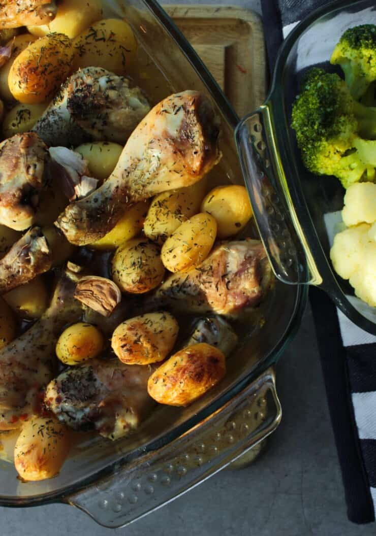 Photo of roast chicken drumsticks with vegetables