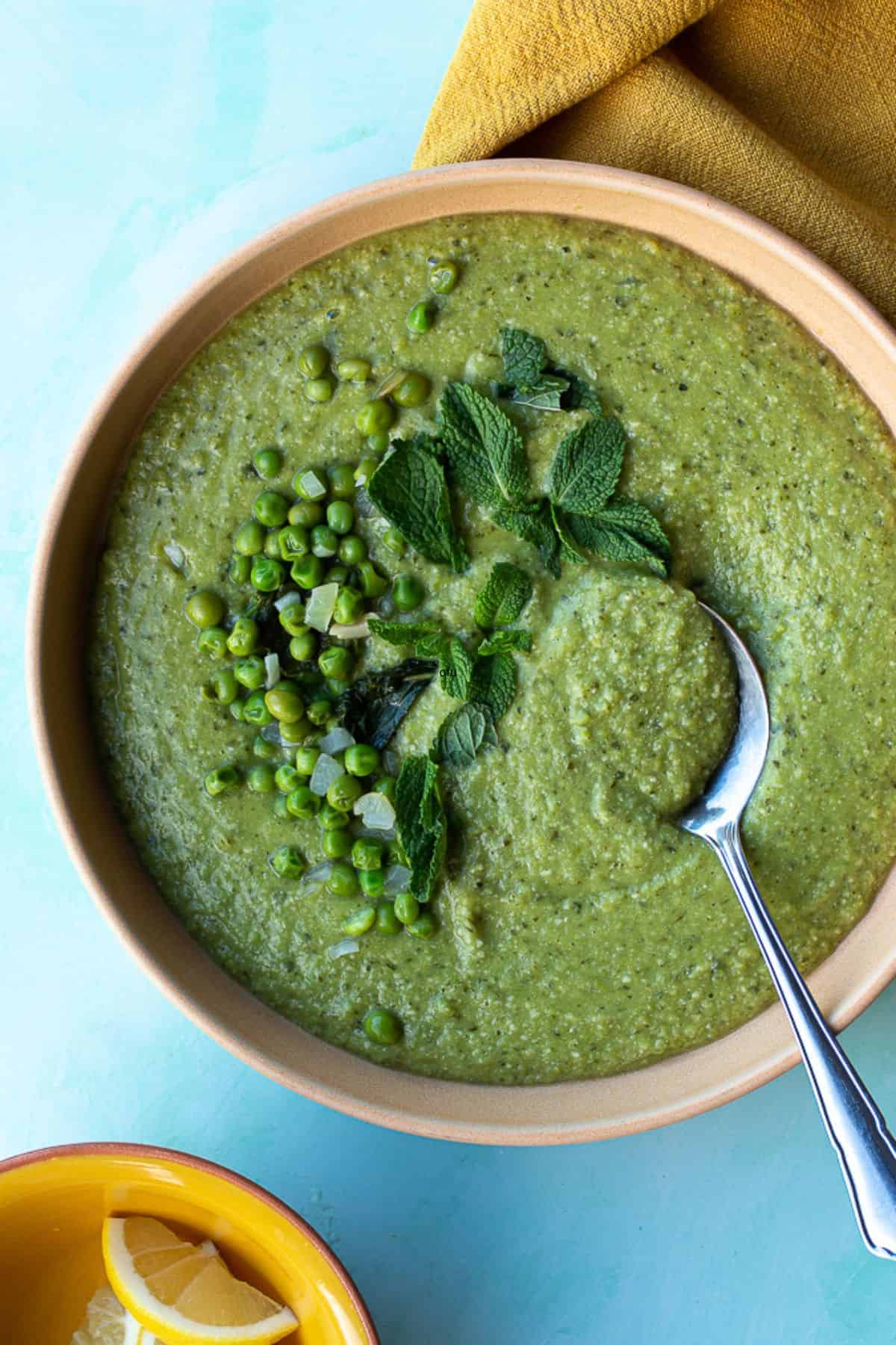 https://beatthebudget.com/wp-content/uploads/2021/10/Vegan-Pea-and-Mint-soup-featured-image-1.jpg