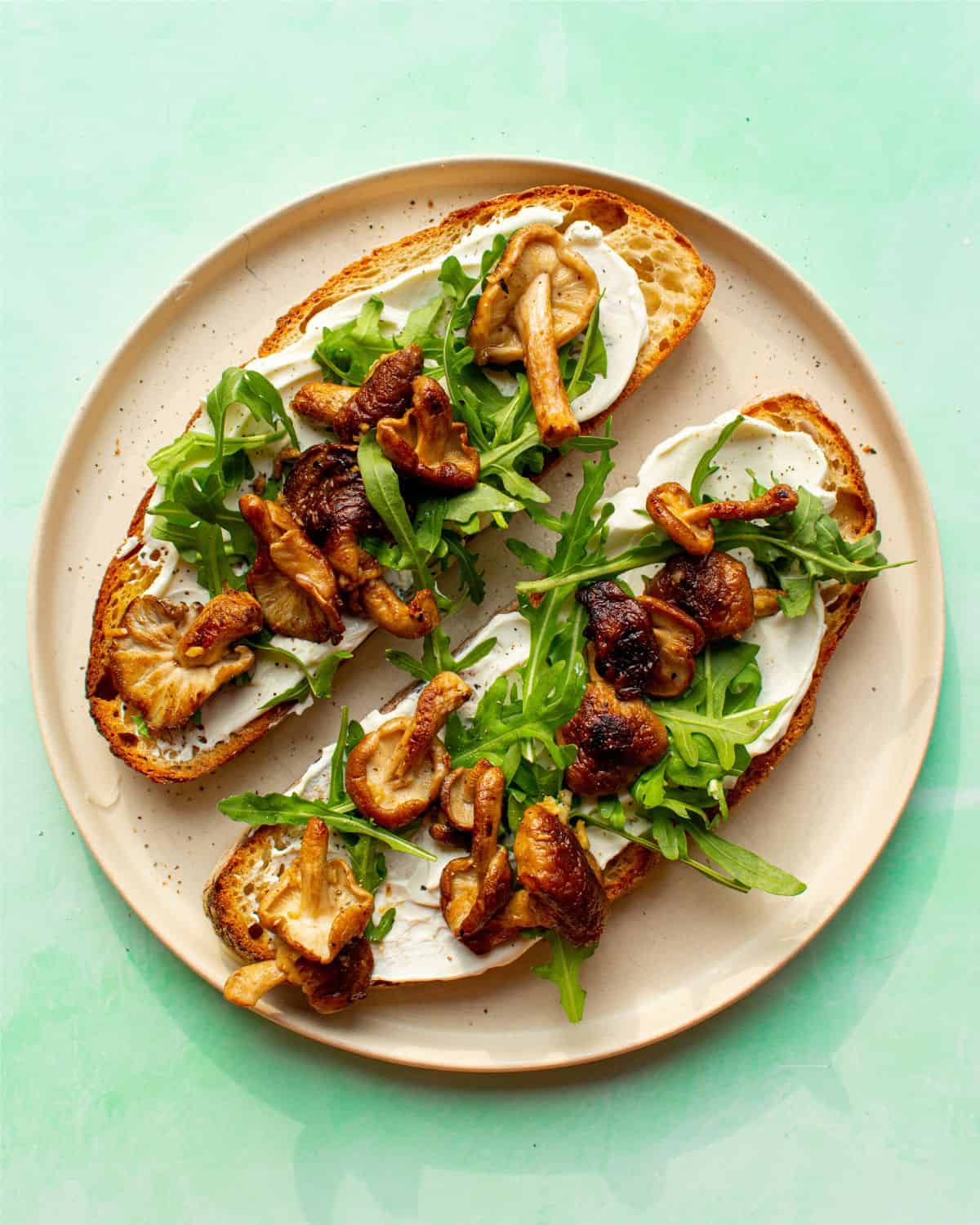 Creamy Mushroom Toast – Beat The Budget