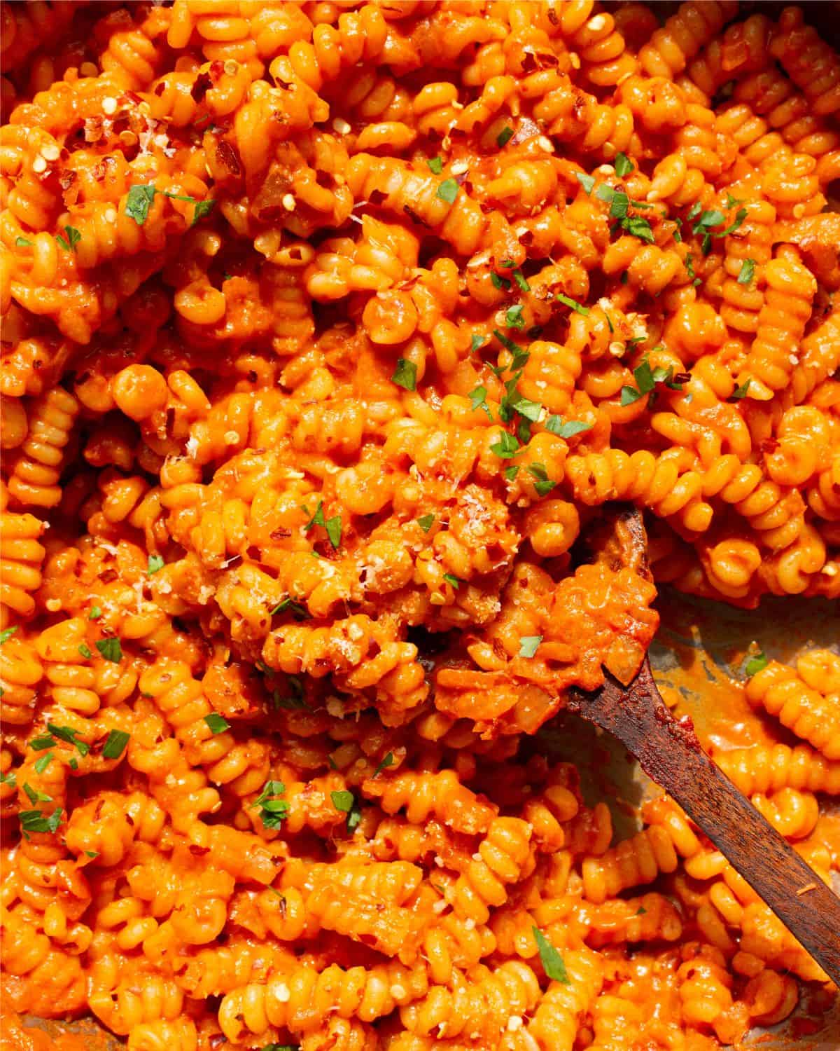 Gigi Hadid Pasta (Spicy Pasta alla Vodka) – Beat The Budget