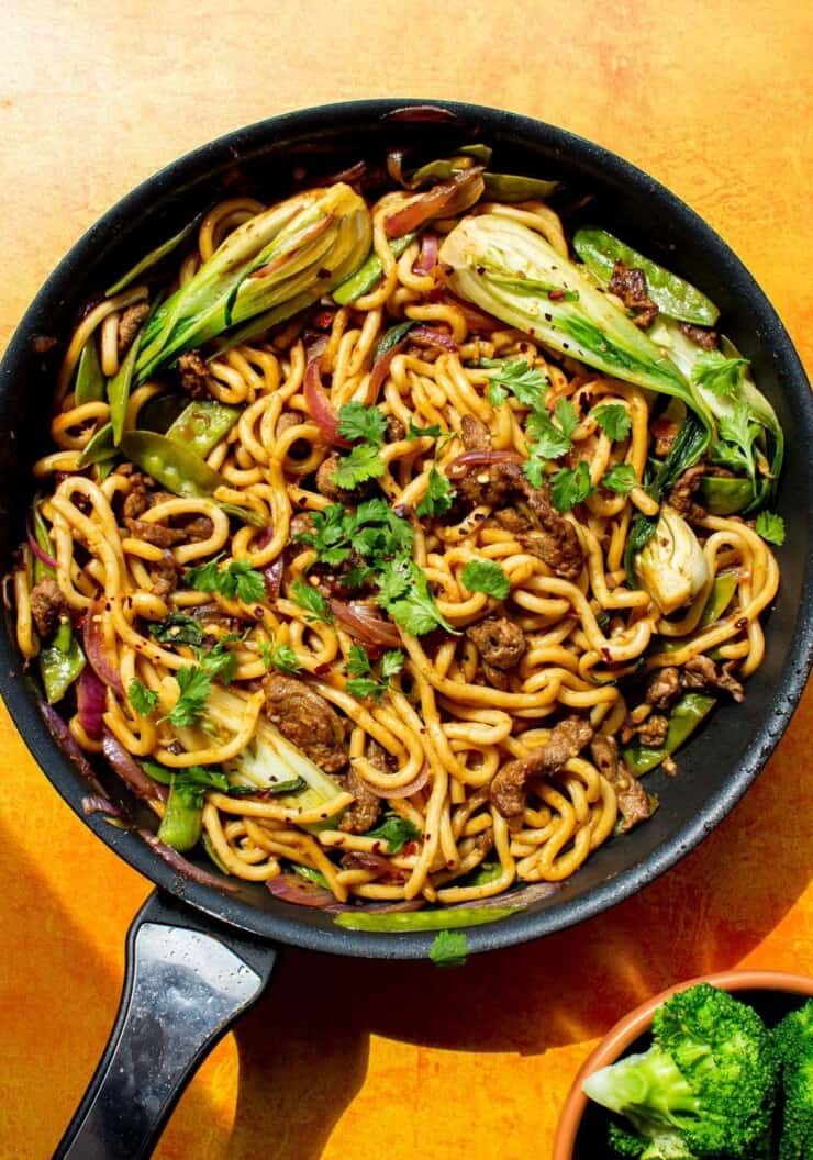 featured image of beef udon noodles in pan