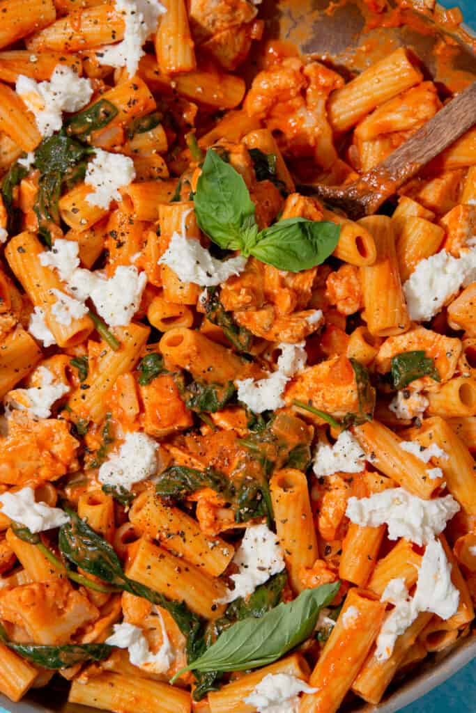 Rigatoni Fiorentina (Creamy Chicken Rigatoni) – Beat The Budget