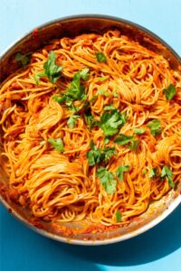 Easy Caramelized Shallot Pasta {Alison Roman Inspired} – Beat The Budget
