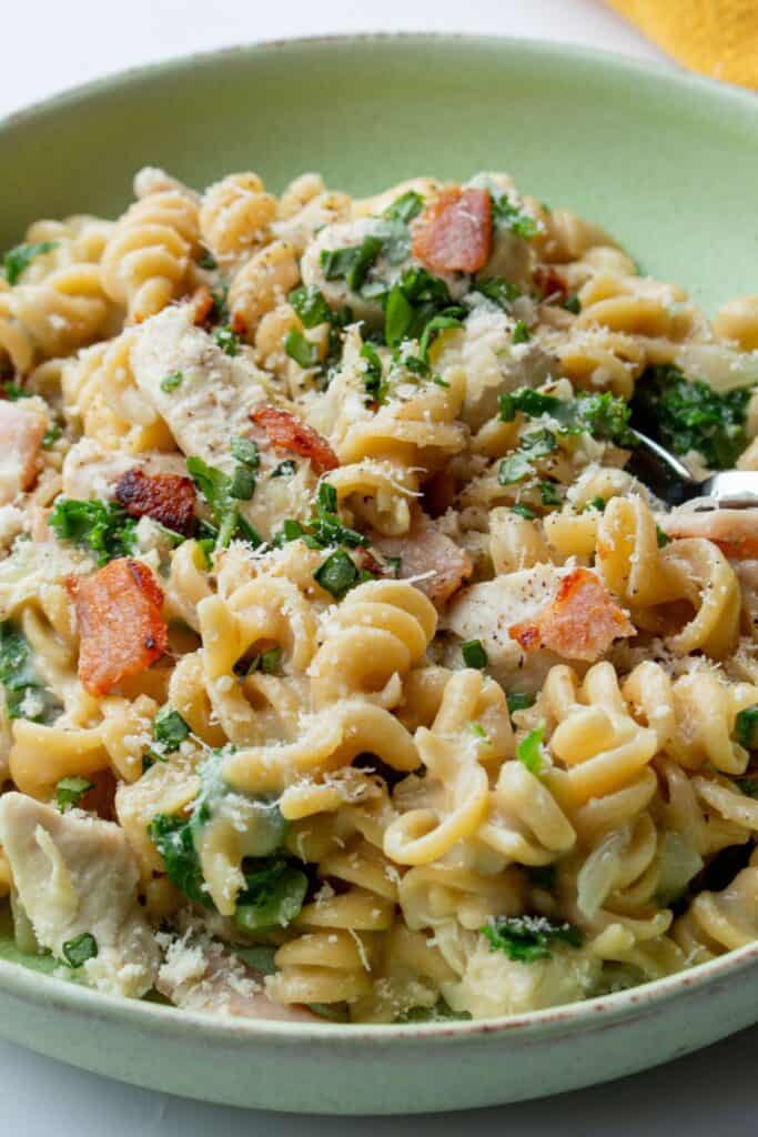 Creamy Chicken and Bacon Pasta (One-Pot & Healthy) – Beat The Budget