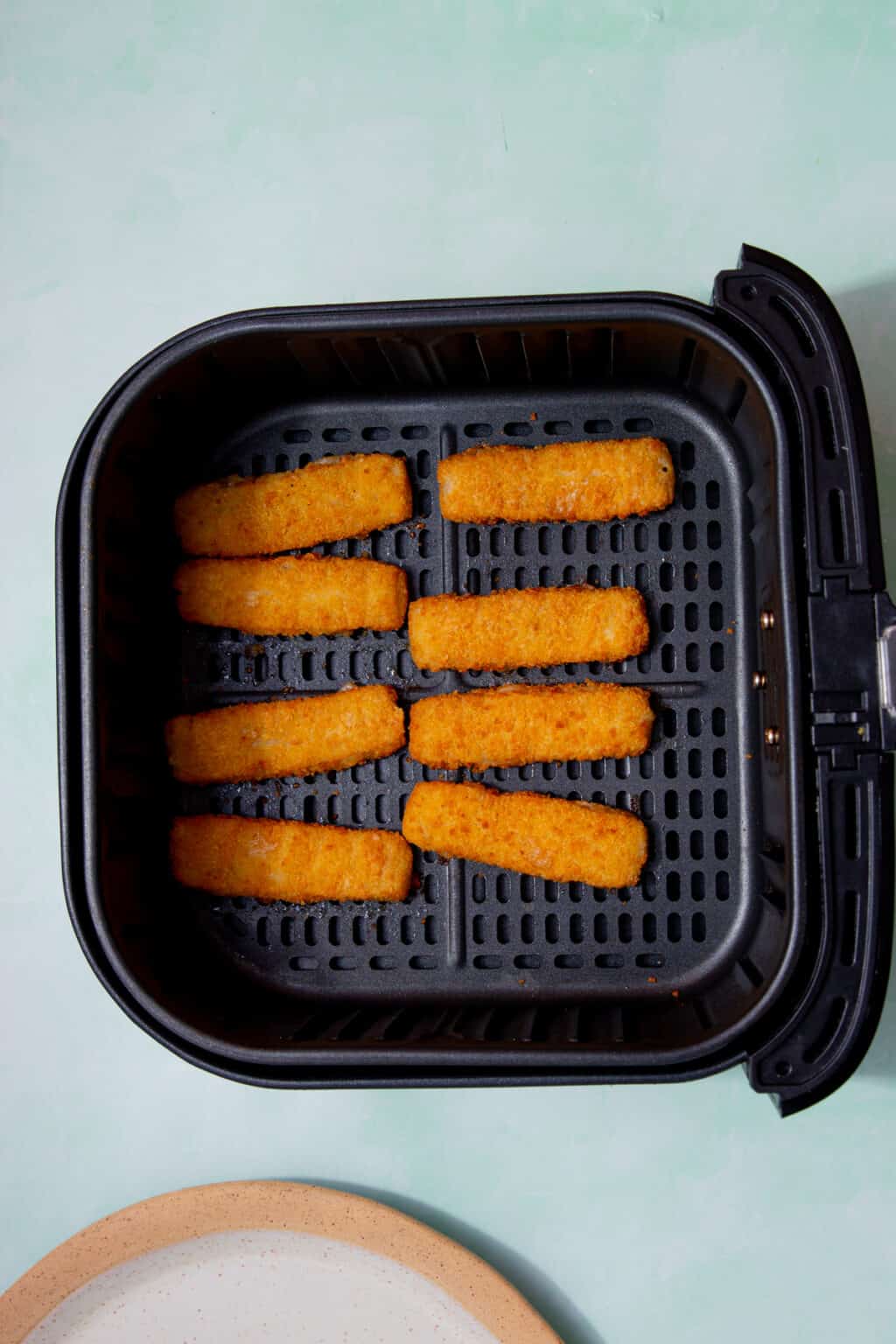 Frozen Fish Fingers in Air Fryer (Fish Sticks) – Beat The Budget